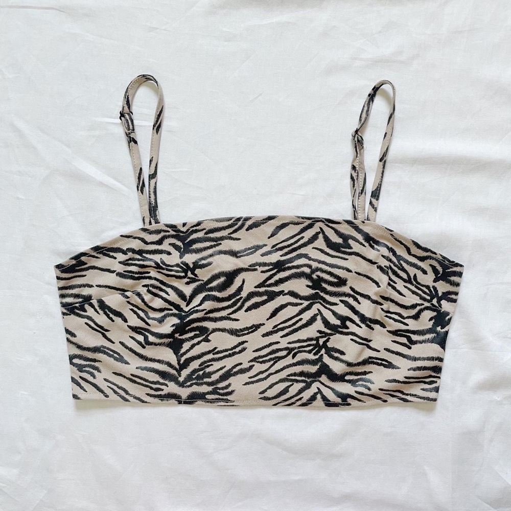 Misguided beige and black zebra print tank top🥥